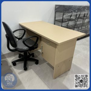 Bàn văn phòng có hộc khóa mới 100% tại Hà Nội (BCG600)