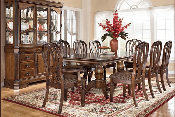 Bàn ghế ăn cổ điển