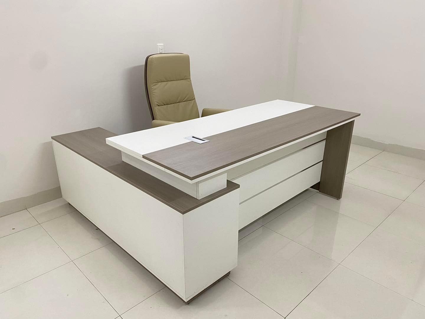 Kích thước bàn phù hợp không gian văn phòng Kích thước bàn phù hợp không gian văn phòng